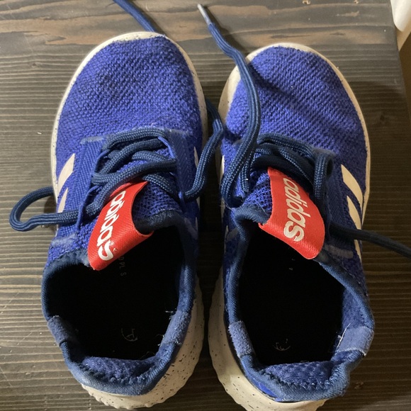 Adidas Kids sneakers size 12.5 - Picture 4 of 6